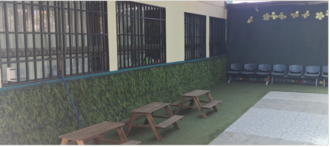 Patio del nivel Pre-Básica